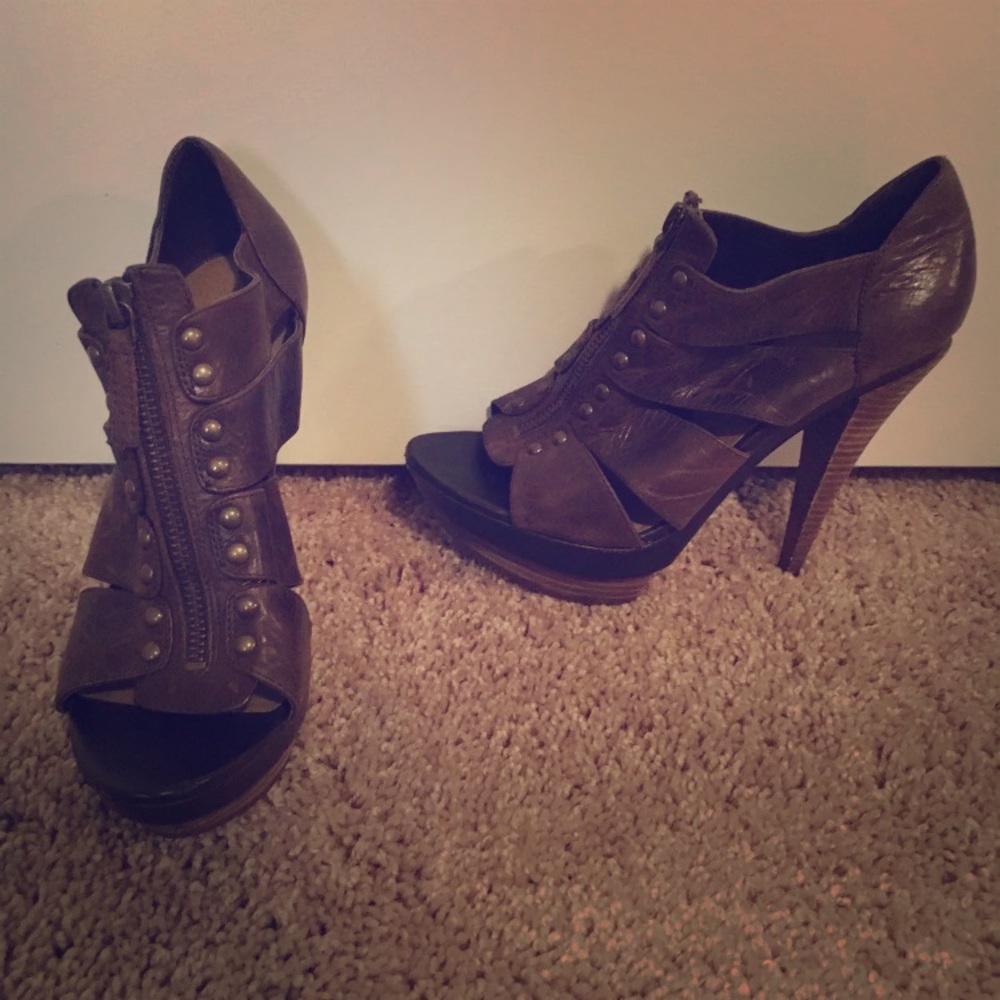Jessica Simpson heels size 6